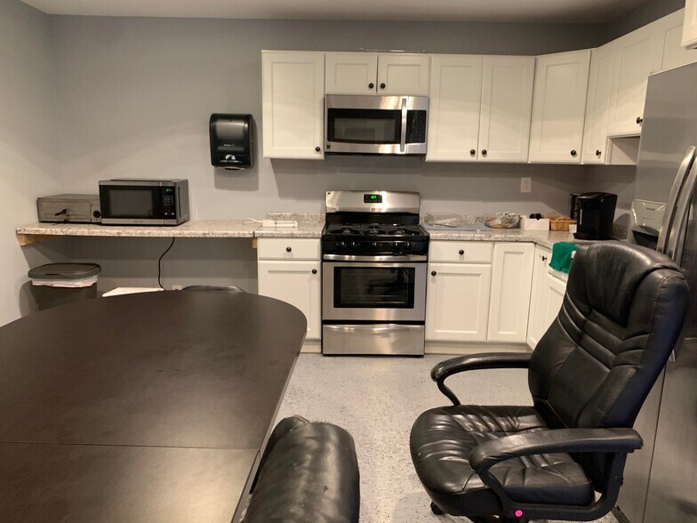 More Photos Of 5515 W Florist Ave, Milwaukee Warehouse For Sale