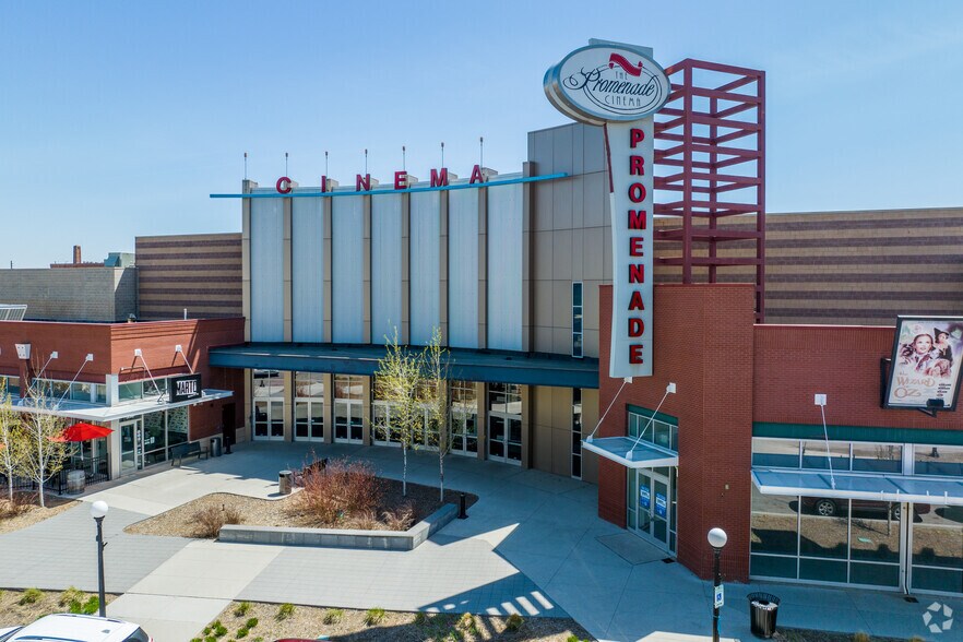 More Photos Of 900-924 4th St, Sioux City Movie Theatre For Lease