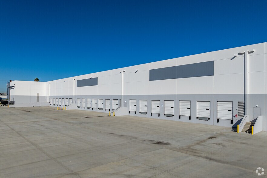 More Photos Of 112 W Alondra Blvd, Gardena Unknown For Lease