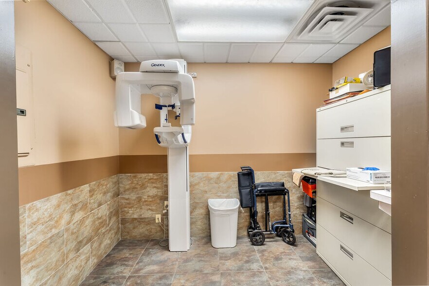 More Photos Of 867-869 Bergen Ave, Jersey City Storefront Retail Residential For Lease