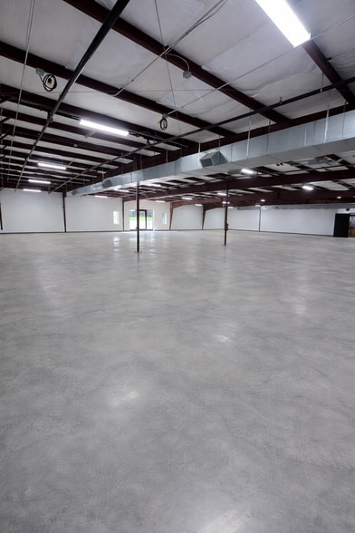 More Photos Of 114 S State St, Haw River Manufacturing For Lease
