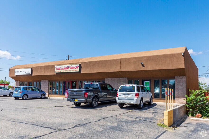More Photos Of 121 Eubank Blvd NE, Albuquerque Storefront Retail Office For Sale
