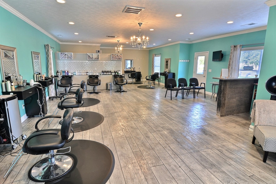 More Photos Of 709 S 18th St, Lafayette Freestanding For Sale