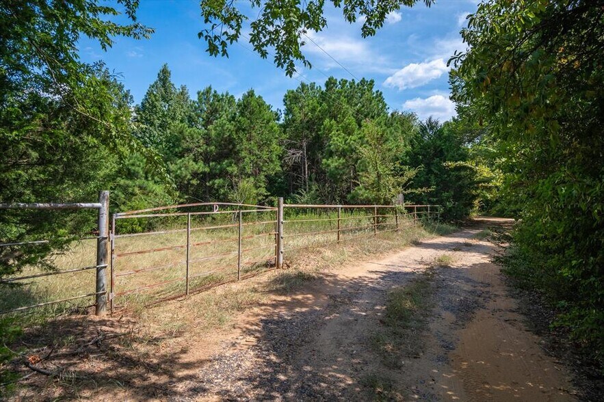 More Photos Of TBD Interstate 20 Is, Lindale Land For Sale