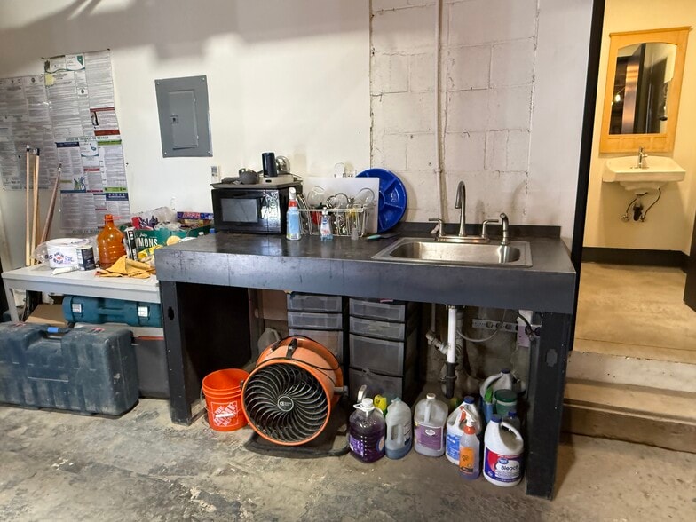 More Photos Of 1765 Lewis St, Reno Service For Lease