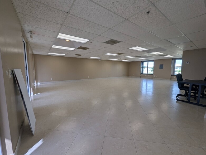 More Photos Of 701 NW Federal Hwy, Stuart Medical For Lease