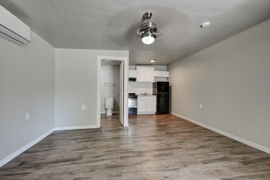 More Photos Of 737 W Mayfield Blvd, San Antonio Apartments For Sale