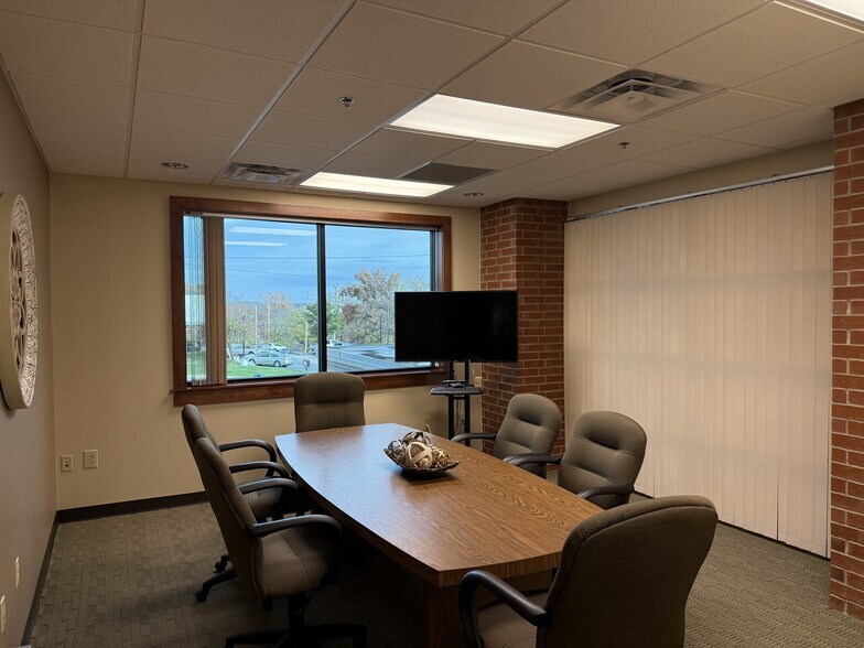 More Photos Of 500 W Main St, Branson Office For Lease