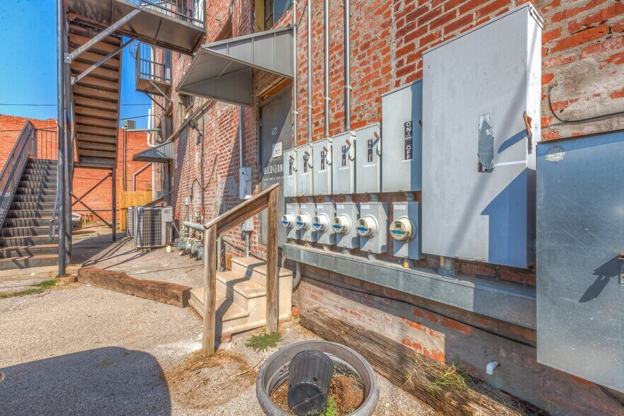 More Photos Of 116-118 N Main St, Sand Springs Storefront Retail Residential For Sale