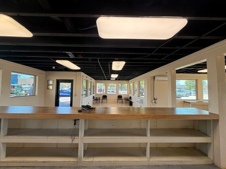 More Photos Of 1002 E Hillsborough Ave, Tampa Storefront For Sale
