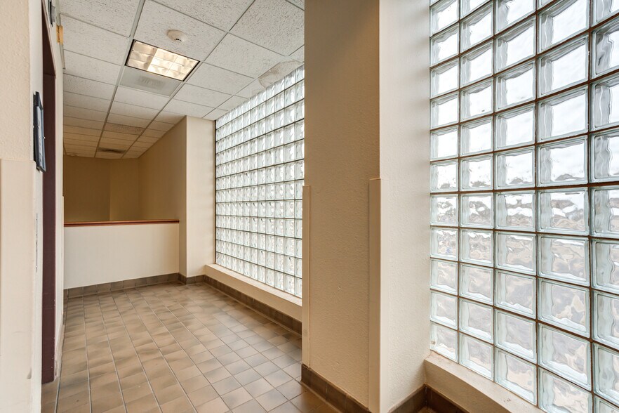 More Photos Of 3802-3806 Interstate 27, Lubbock Office For Sale