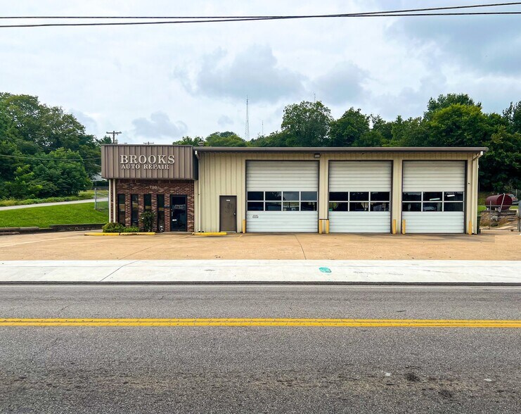 700 N 1st St, Pulaski, TN 38478 Auto Repair For Sale