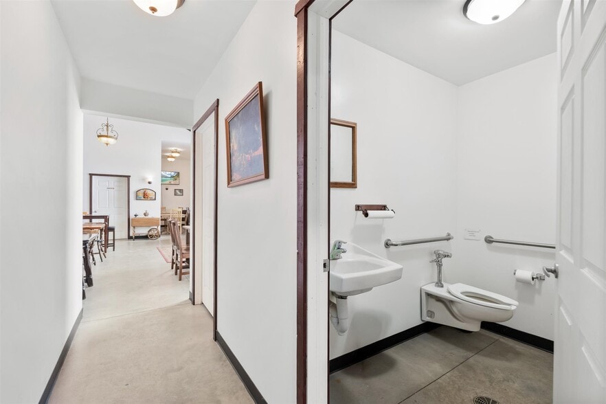 More Photos Of 4504 Bussey Rd, Syracuse General Retail For Sale