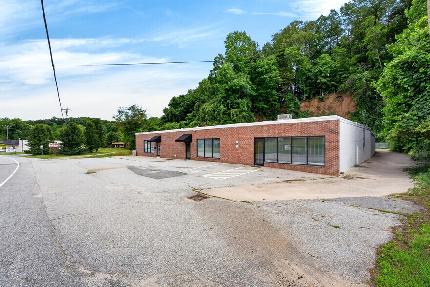 More Photos Of 1141 S Trade St, Tryon General Retail For Lease