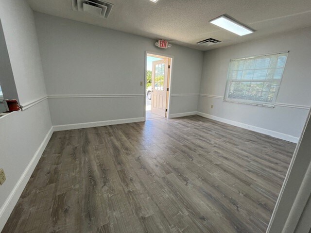 More Photos Of 13910 Fivay Rd, Hudson Medical For Lease