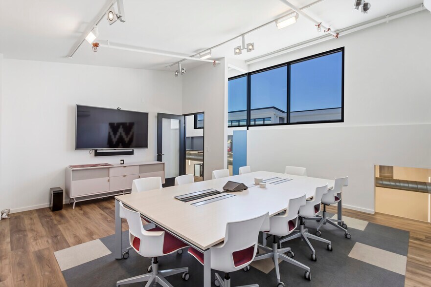 More Photos Of 5285 W Washington Blvd, Los Angeles Loft Creative Space For Sale