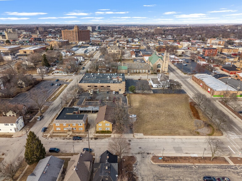 More Photos Of 910 4th Ave, Rockford Apartments For Sale