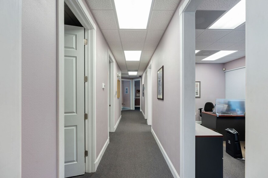 More Photos Of 3293 Fruitville Rd, Sarasota Medical For Sale