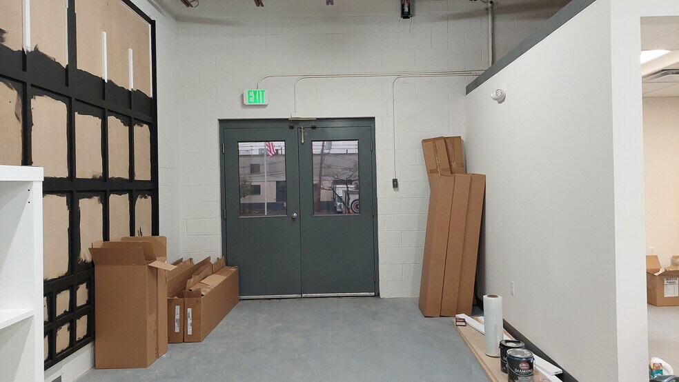 More Photos Of 155 New Boston St, Woburn Light Distribution For Lease