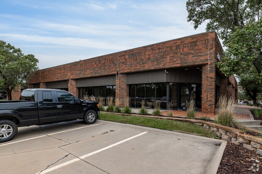 More Photos Of 3450 N Rock Rd, Wichita Office For Lease