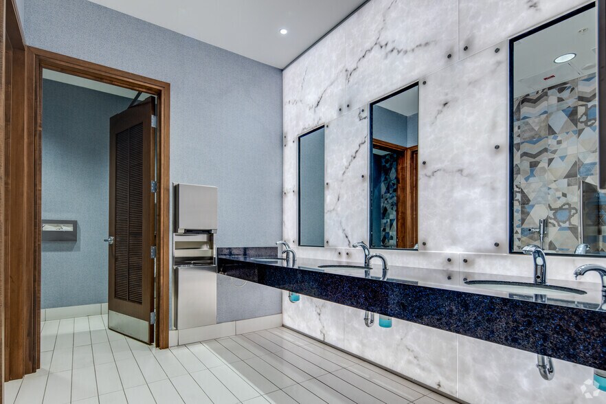 More Photos Of 13485 Veteran's Way, Orlando Office For Lease