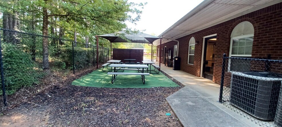 More Photos Of 9478 Winding Way Ln, Jonesboro Office For Sale