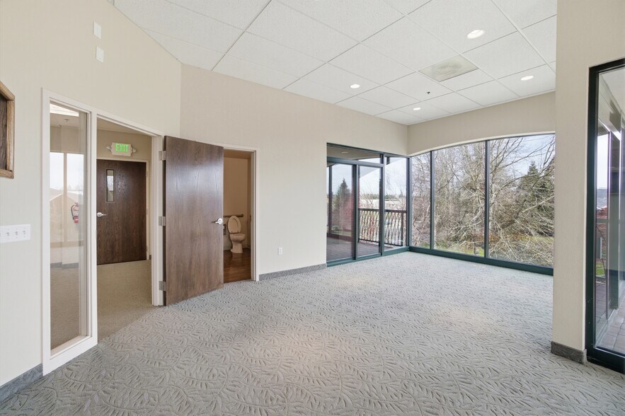 More Photos Of 680 Hawthorne Ave SE, Salem Office For Sale