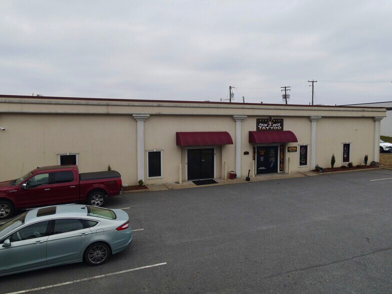 More Photos Of 1901 Dixon St, Fredericksburg Flex For Lease
