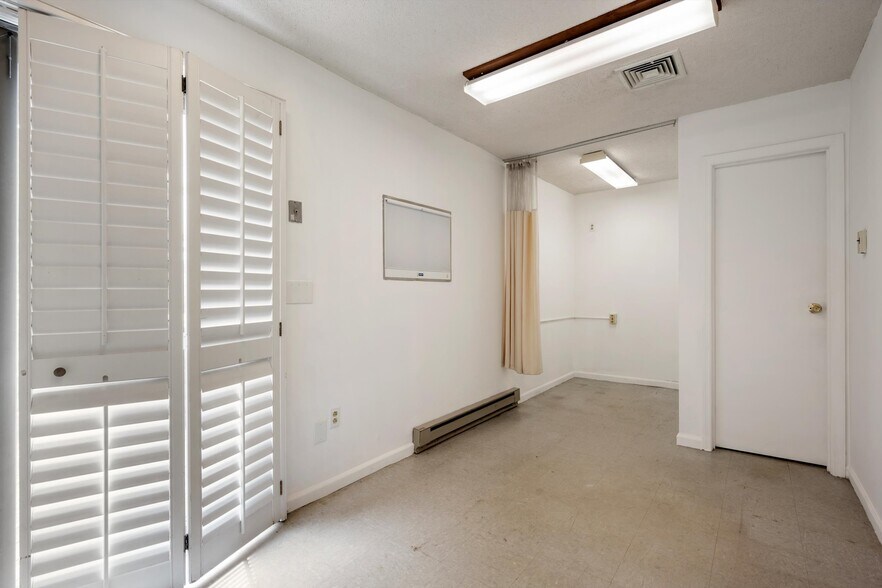 More Photos Of 290 Church St, Saratoga Springs Office For Sale