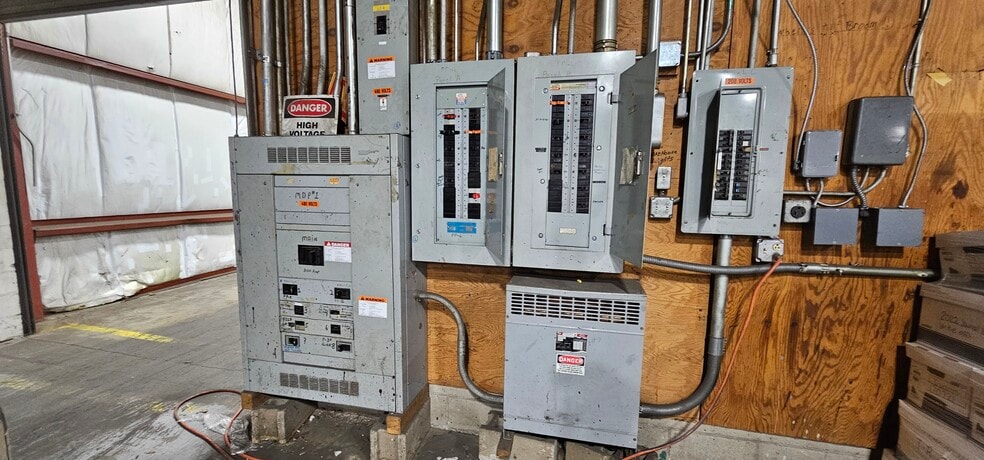 More Photos Of 1 Hampshire Dr, Milford Manufacturing For Lease