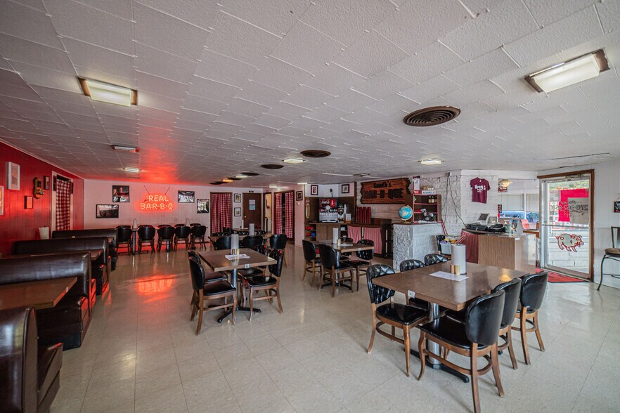 More Photos Of 728 US Highway 62, Grand Rivers Specialty For Sale