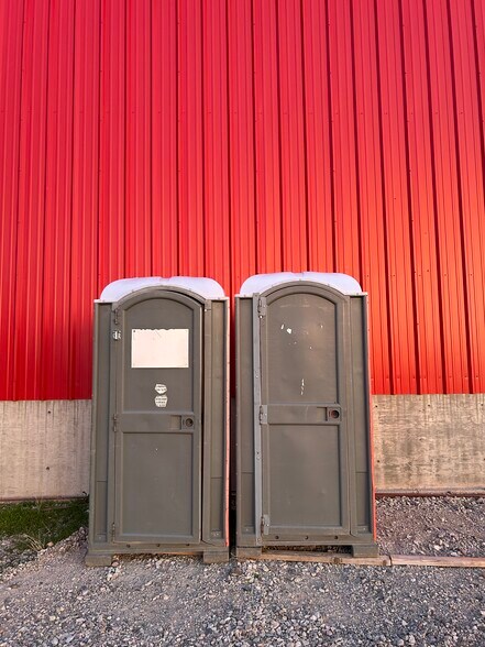 More Photos Of 2700 Kane Springs Rd, Parowan Warehouse For Lease