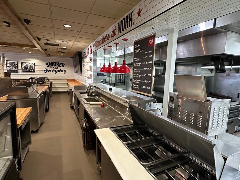 More Photos Of 1970 S Columbia Rd, Grand Forks Freestanding For Sale