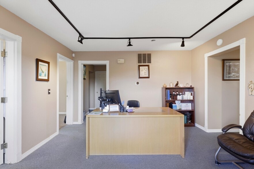 More Photos Of 114 E 2nd St, Newberg Office For Sale