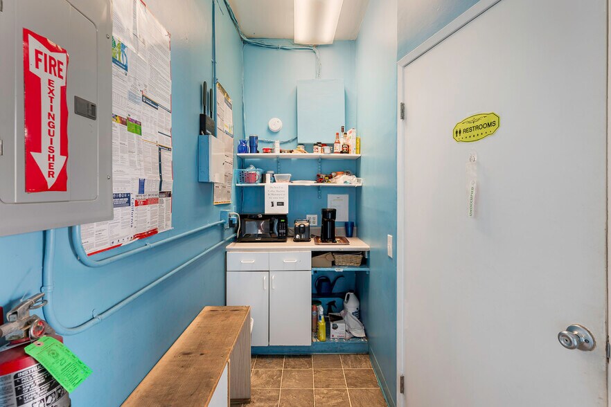 More Photos Of 216 Main St, Seal Beach Storefront For Lease