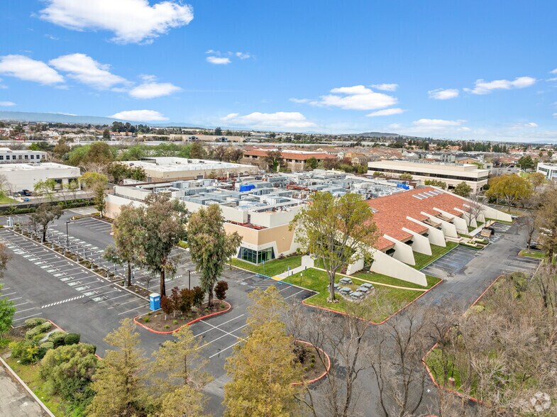 More Photos Of 195 S Milpitas Blvd, Milpitas Research And Development For Lease