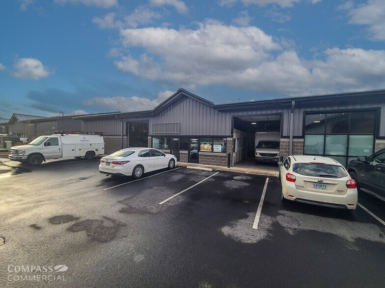 More Photos Of 2527 NE 4th St, Bend Industrial For Lease