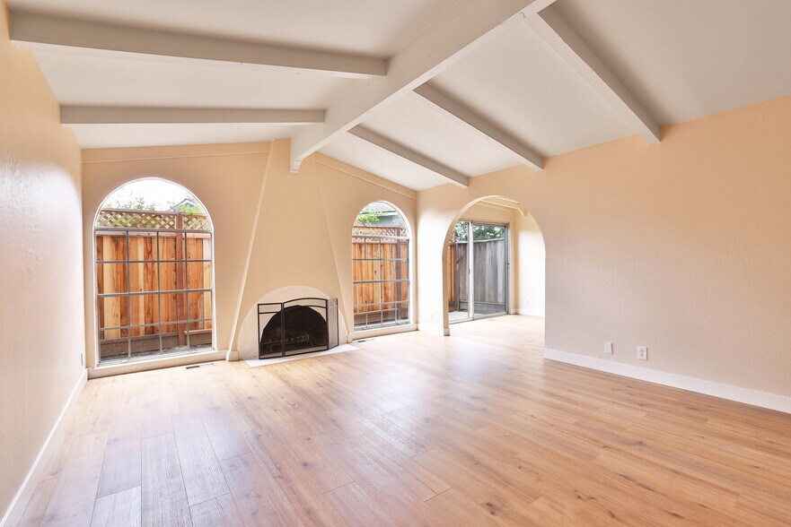 More Photos Of 992 Gale Dr, Campbell Apartments For Sale