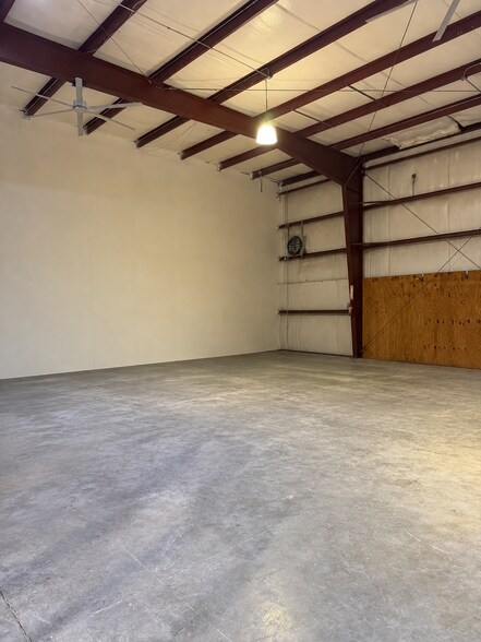 More Photos Of 572 Central Dr, Virginia Beach Light Distribution For Lease