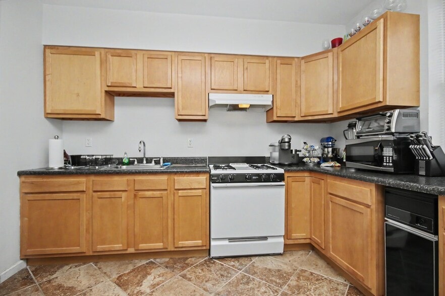 More Photos Of 907-911 South St, Peekskill Storefront Retail Office For Sale