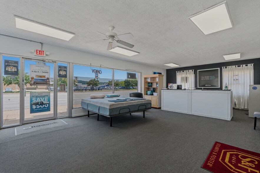 More Photos Of 1327 Grand Central Ave, Vienna Freestanding For Sale