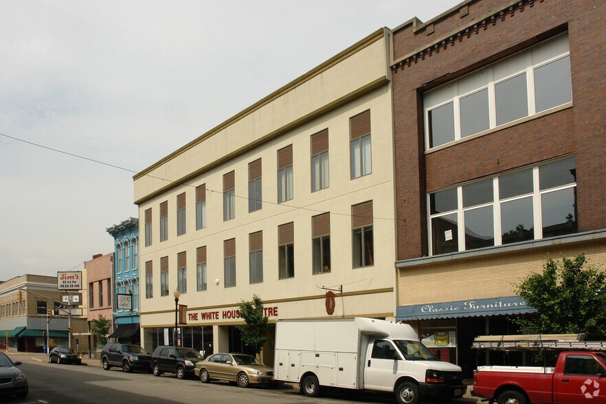 More Photos Of 222 Pearl St, New Albany Office Residential For Lease