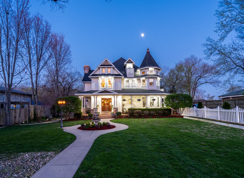 Primary Photo Of 306 N Main St, Bentonville Hospitality For Sale