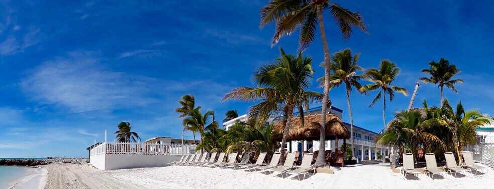 More Photos Of 441 E Ocean Dr, Key Colony Beach Hotel For Sale