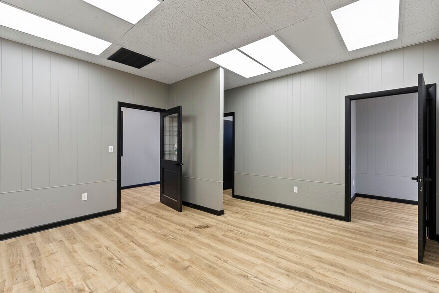 More Photos Of 5 Webb St, Windsor Locks Manufacturing For Lease