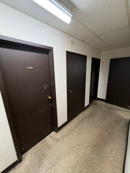 More Photos Of 9029 Metcalf Ave, Overland Park Freestanding For Sale