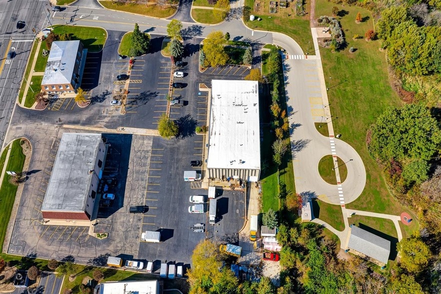 More Photos Of 400 N Schmidt Rd, Bolingbrook Office For Lease