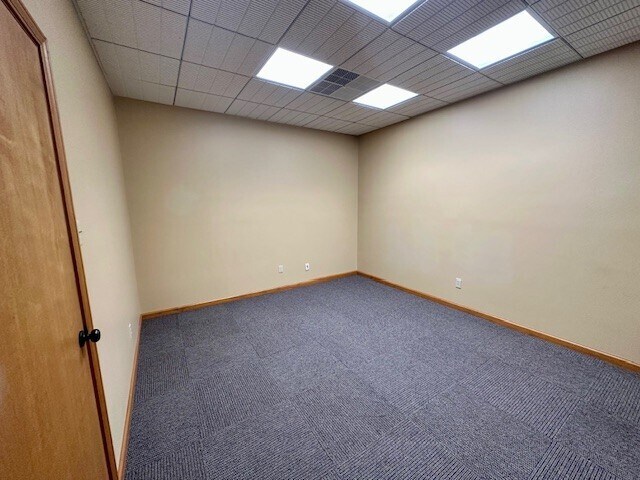 More Photos Of 1401 N Truman Blvd, Festus Office For Lease
