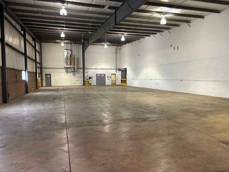 More Photos Of 325 Meadowlands Blvd, Washington Office For Lease