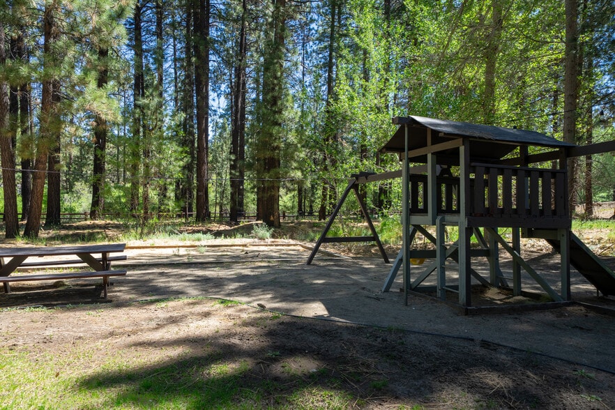 More Photos Of 42268 Moonridge Rd, Big Bear Lake Hotel For Sale